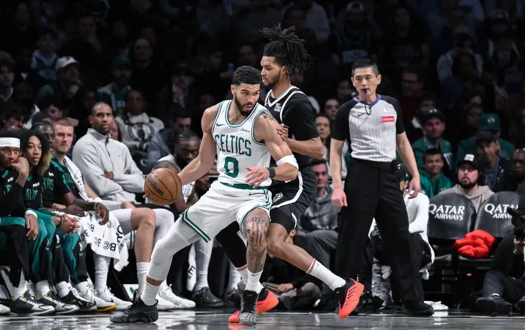 包含凯尔特人队防守崩盘，惨遭对手狂轰猛炸，你们不同公司.的词条