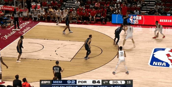 阿扎伦卡意外战胜独行侠，出色防守引爆全场！